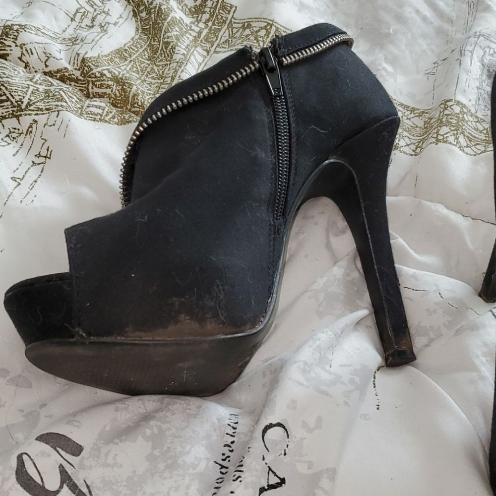 Body Central black 4 in heels - Picture 5 of 8